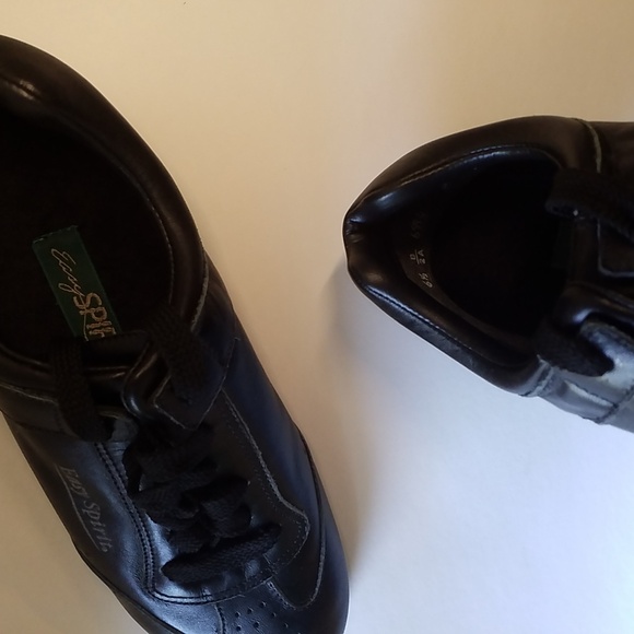 EASY SPIRIT WALKING SHOE NWT Black Leather 6 1/2 Vintage - Picture 3 of 6